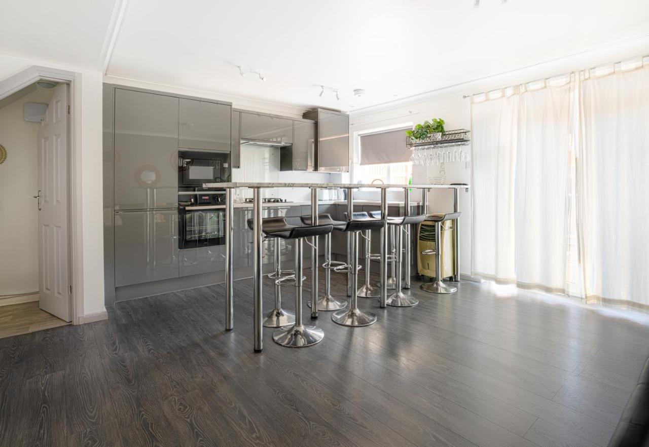 Perfect Couple Retreat To Unwind&Relax With Hottub Appartement Peacehaven Buitenkant foto